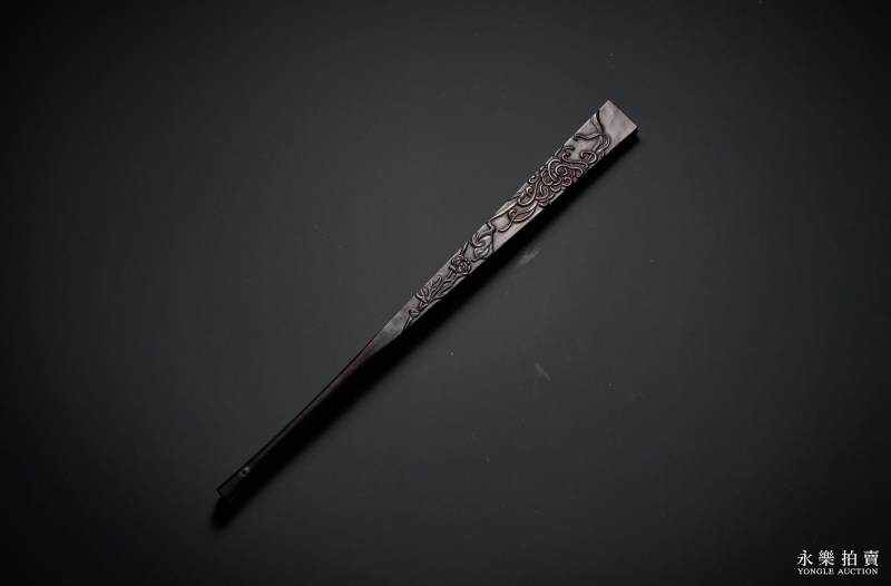清中期 紫檀刻菊纹扇骨 - 图5