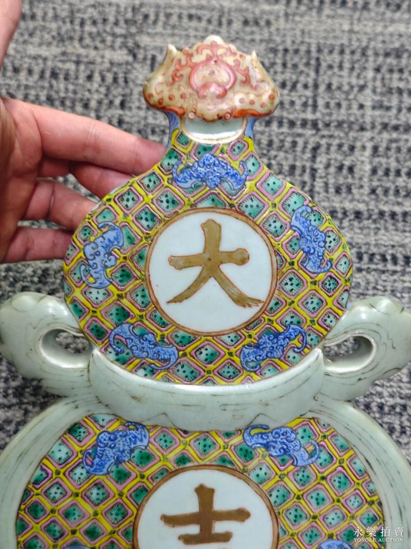 清乾隆 御制紫檀镶瓷粉青釉描金洋彩「五瑞大吉」葫芦式桌屏 - 图5