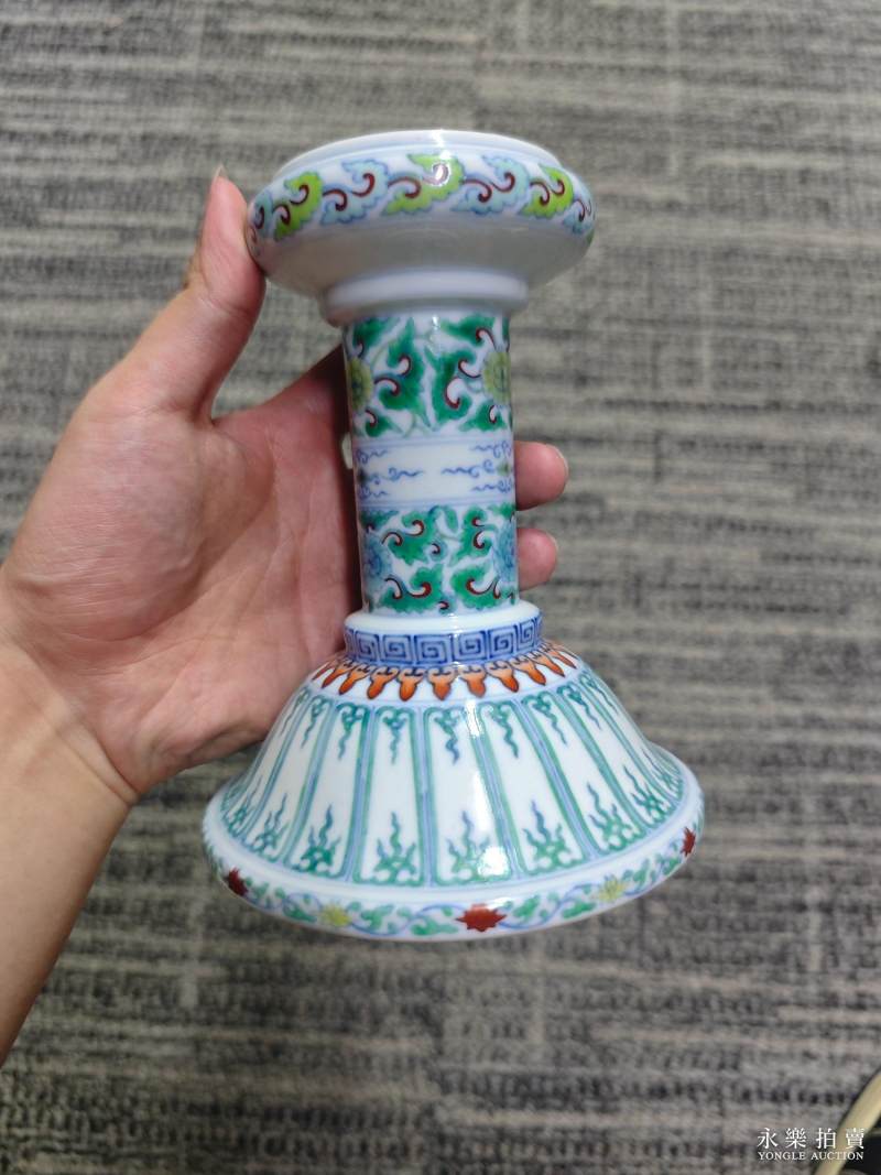 清雍正 斗彩缠枝茶花纹烛台 - 图6