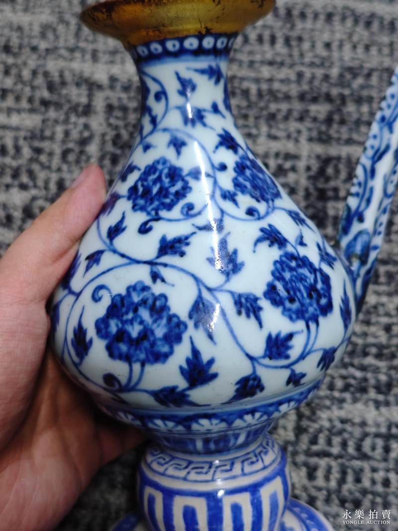 明永乐 青花缠枝牡丹纹净水瓶 - 图10