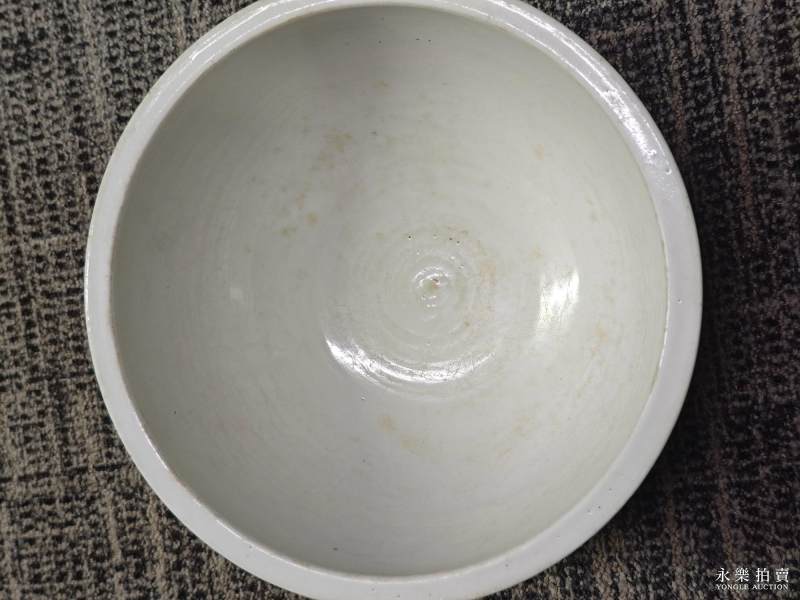 明宣德 白釉暗刻龙纹钵 - 图9