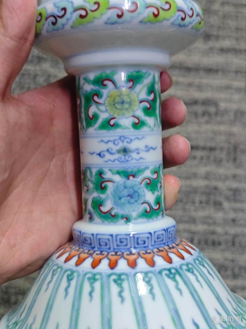 清雍正 斗彩缠枝茶花纹烛台 - 图8
