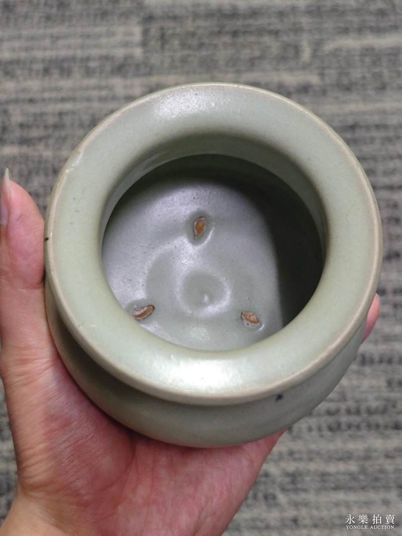 明 月白釉三足炉 - 图4