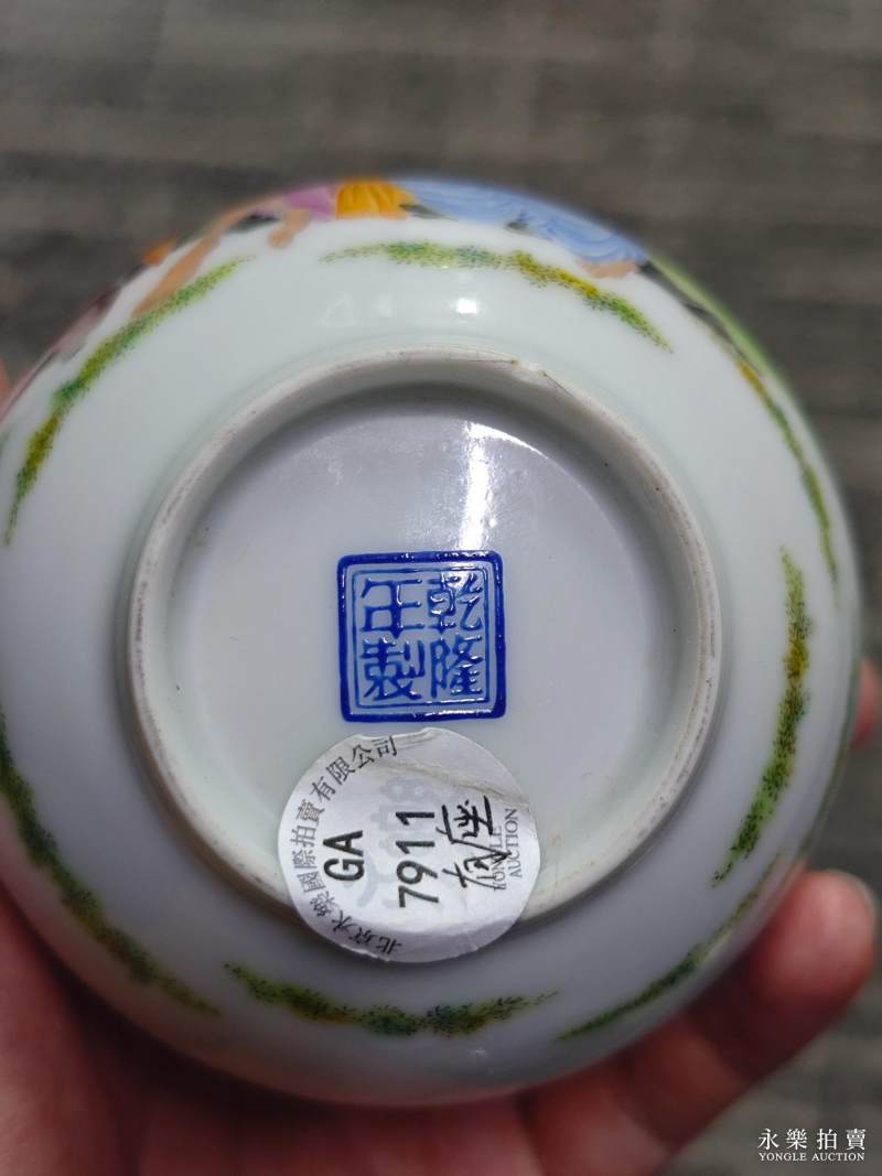 民国 珐琅彩西洋人物诗文蒜头瓶 - 图12