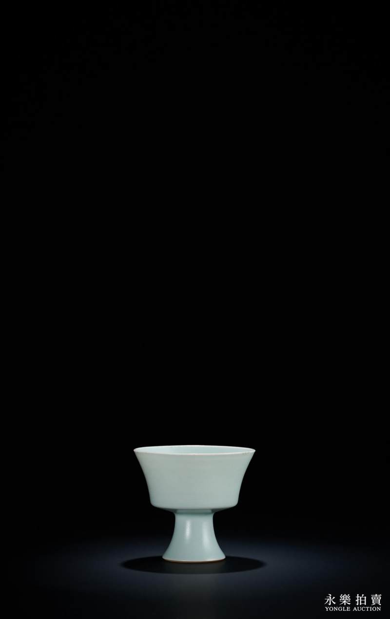 清雍正 仿影青釉凸花穿花凤纹高足杯 - 图3