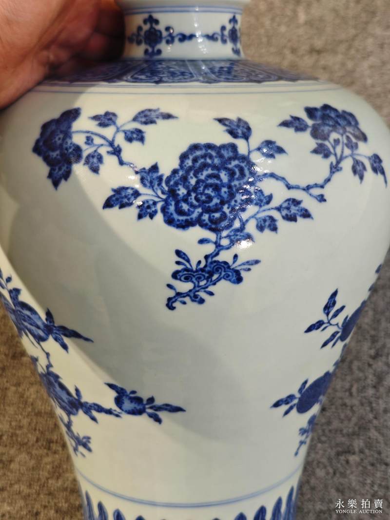 清乾隆 青花折枝花果纹梅瓶 - 图10