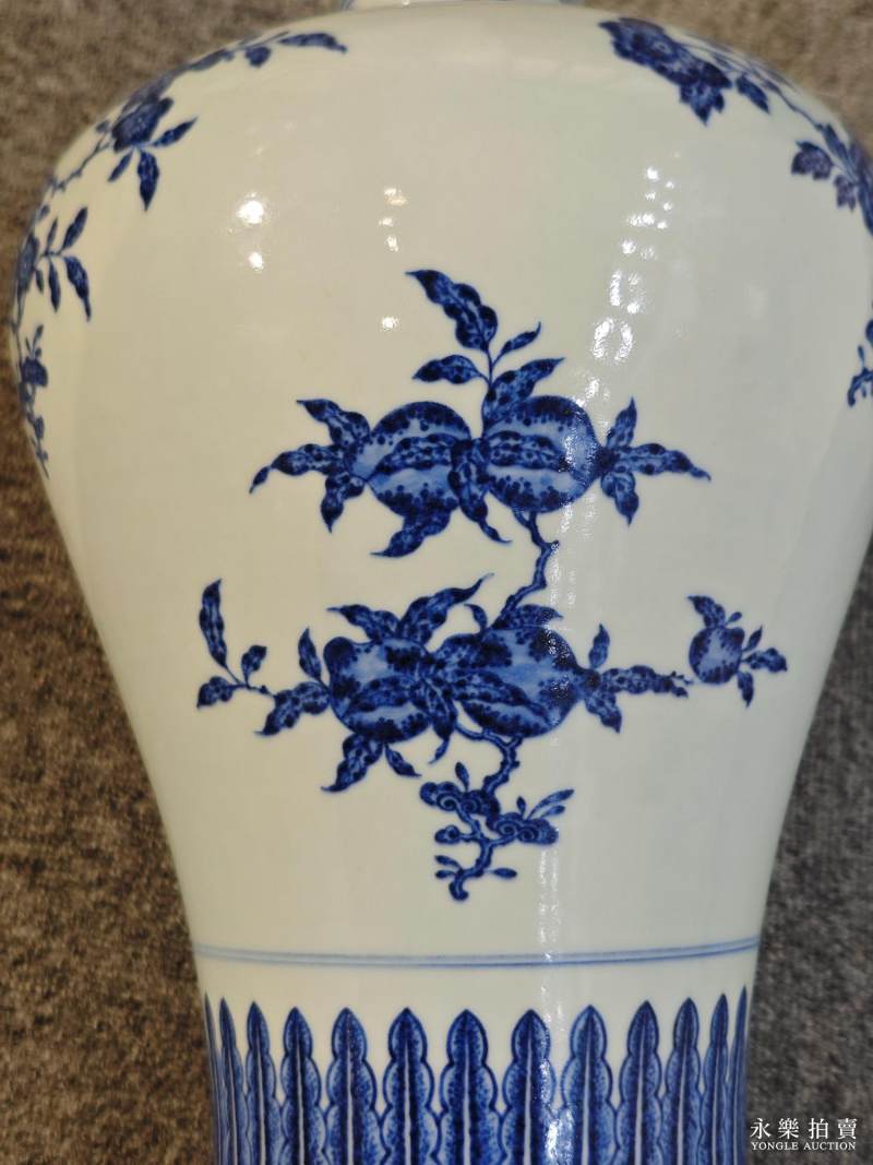 清乾隆 青花折枝花果纹梅瓶 - 图11