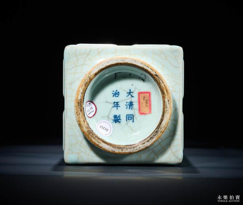 清同治 仿哥釉八卦琮式瓶 - 图7