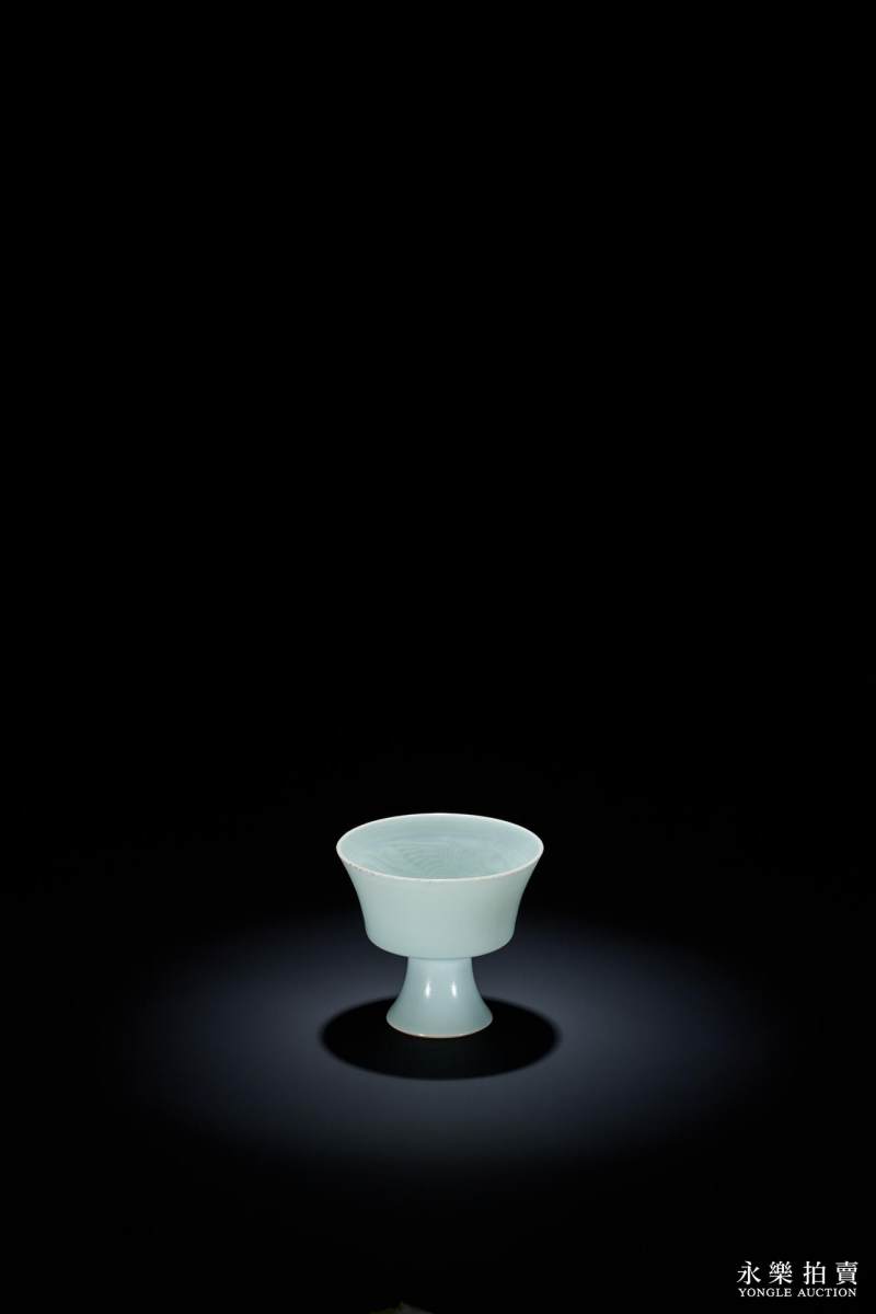 清雍正 仿影青釉凸花穿花凤纹高足杯 - 图5