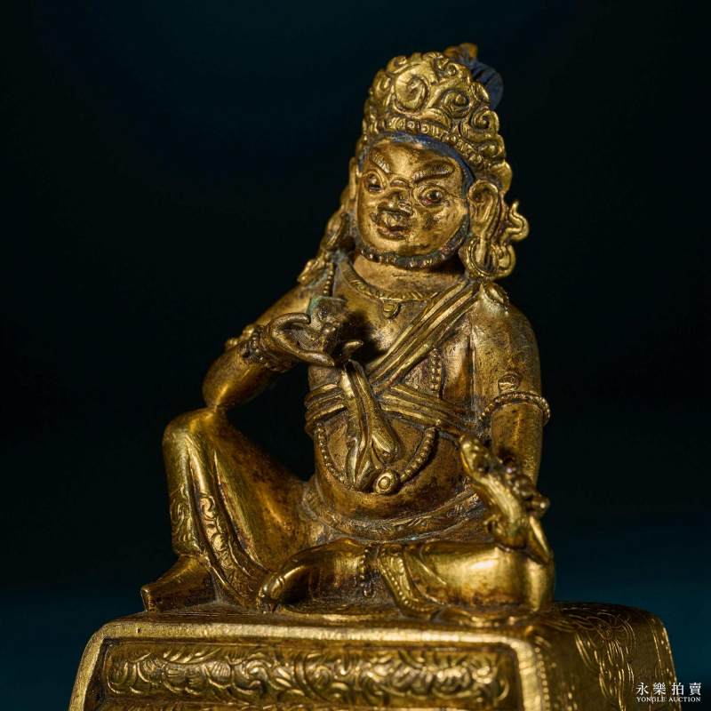 清康熙 （宫廷）铜鎏金黄财神填珐琅殿式佛龛（一组） - 图15
