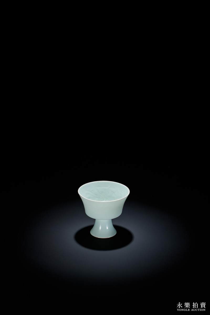 清雍正 仿影青釉凸花穿花凤纹高足杯 - 图6