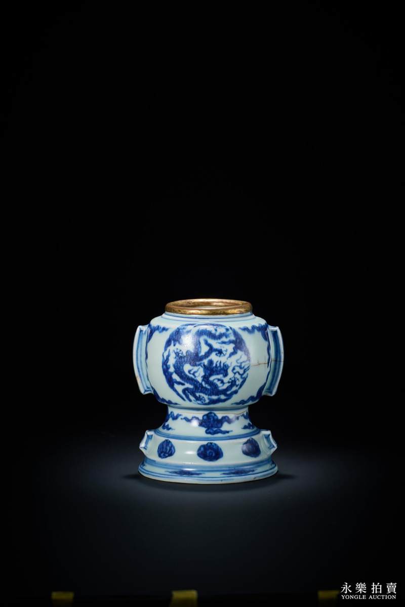 明成化 青花龙纹出戟花觚 - 图3
