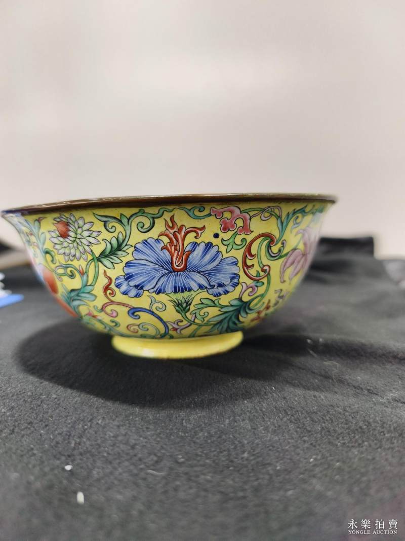 清乾隆 御制铜胎画珐琅黄地洋花图盌 - 图12