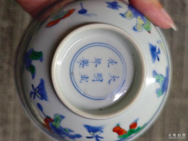 清雍正 斗彩庭院婴戏图碗 - 图12