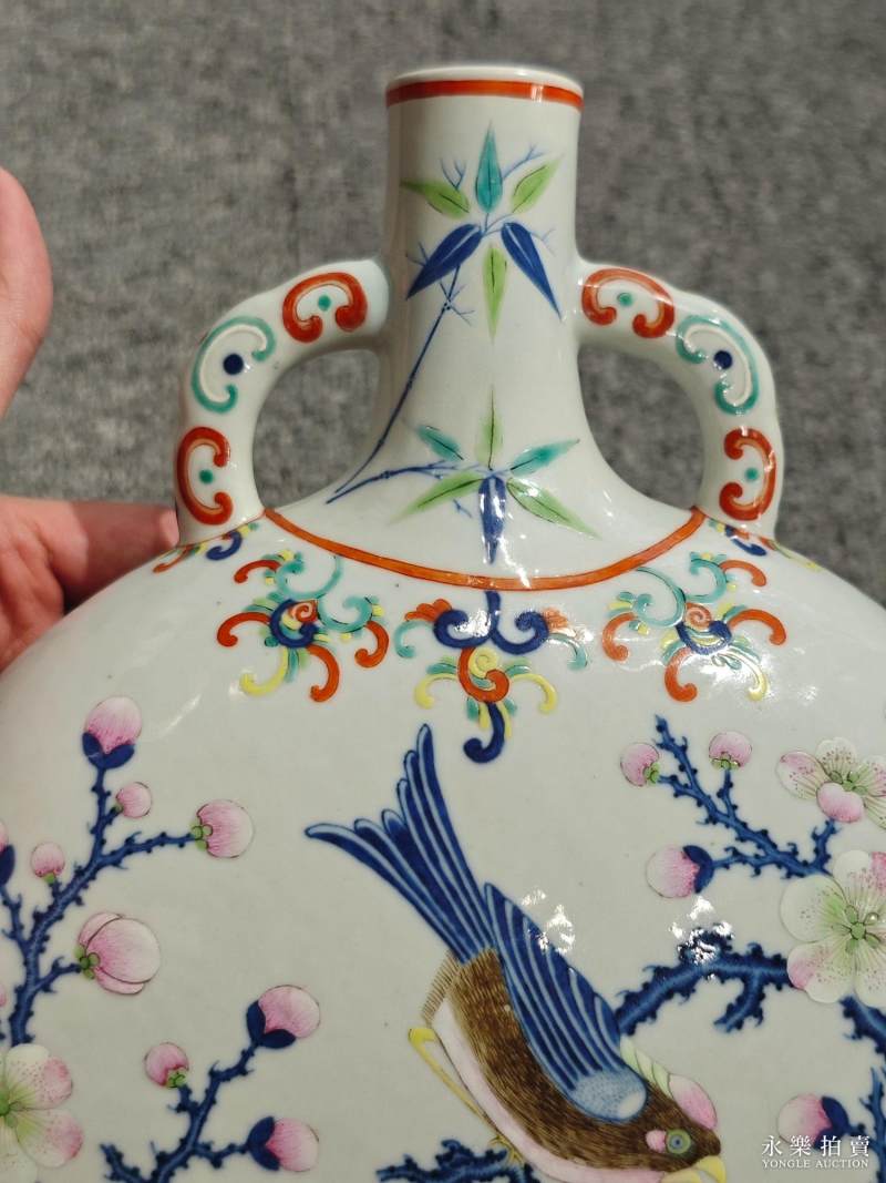 清乾隆 御制青花加彩梅雀报喜图扁壶 - 图7