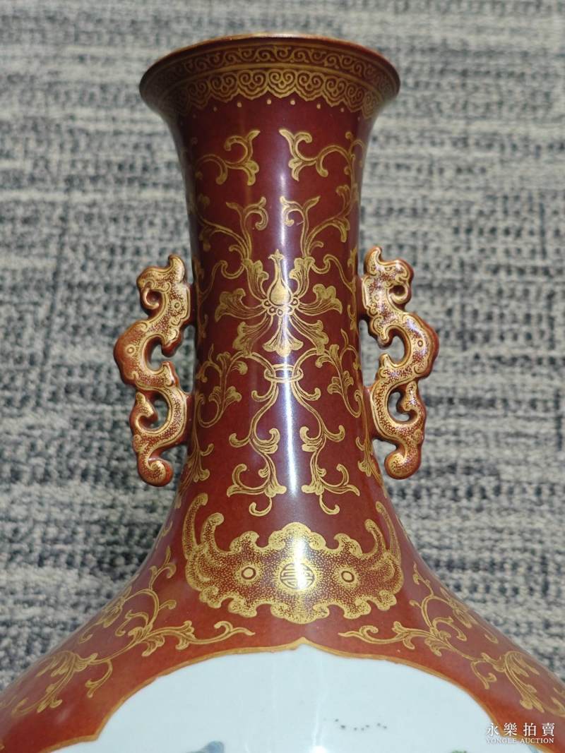 清乾隆 酱釉描金粉彩开光山水图双龙耳瓶 - 图7
