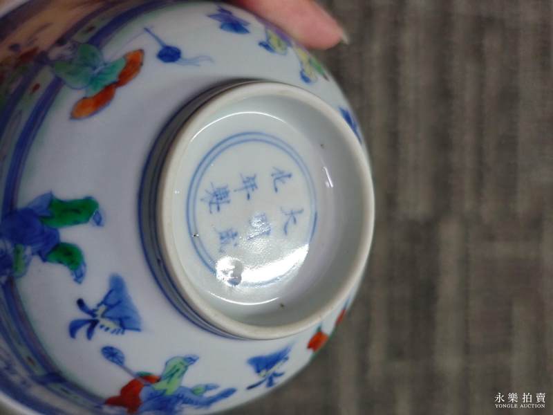 清雍正 斗彩庭院婴戏图碗 - 图13
