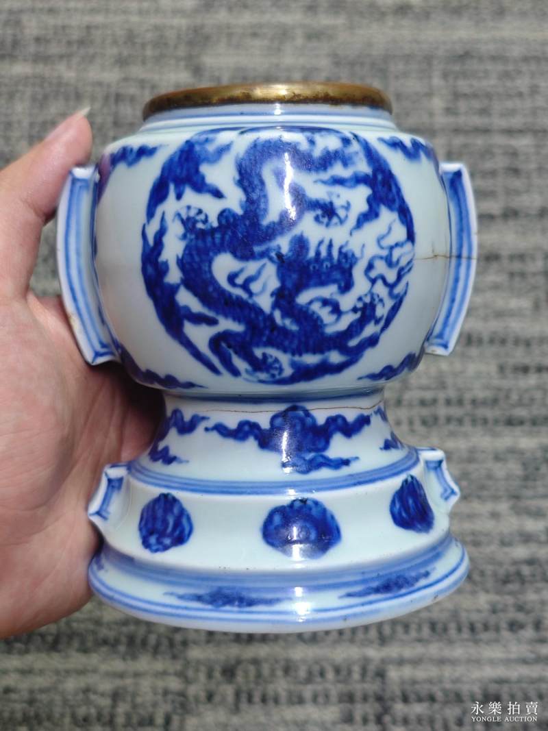 明成化 青花龙纹出戟花觚 - 图5