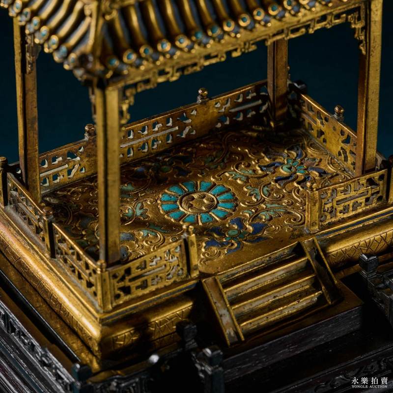 清康熙 （宫廷）铜鎏金黄财神填珐琅殿式佛龛（一组） - 图18