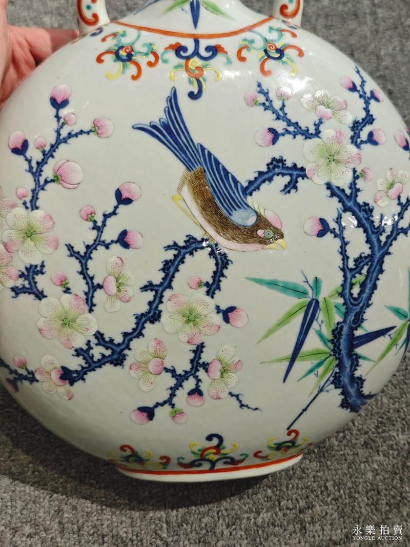 清乾隆 御制青花加彩梅雀报喜图扁壶 - 图8