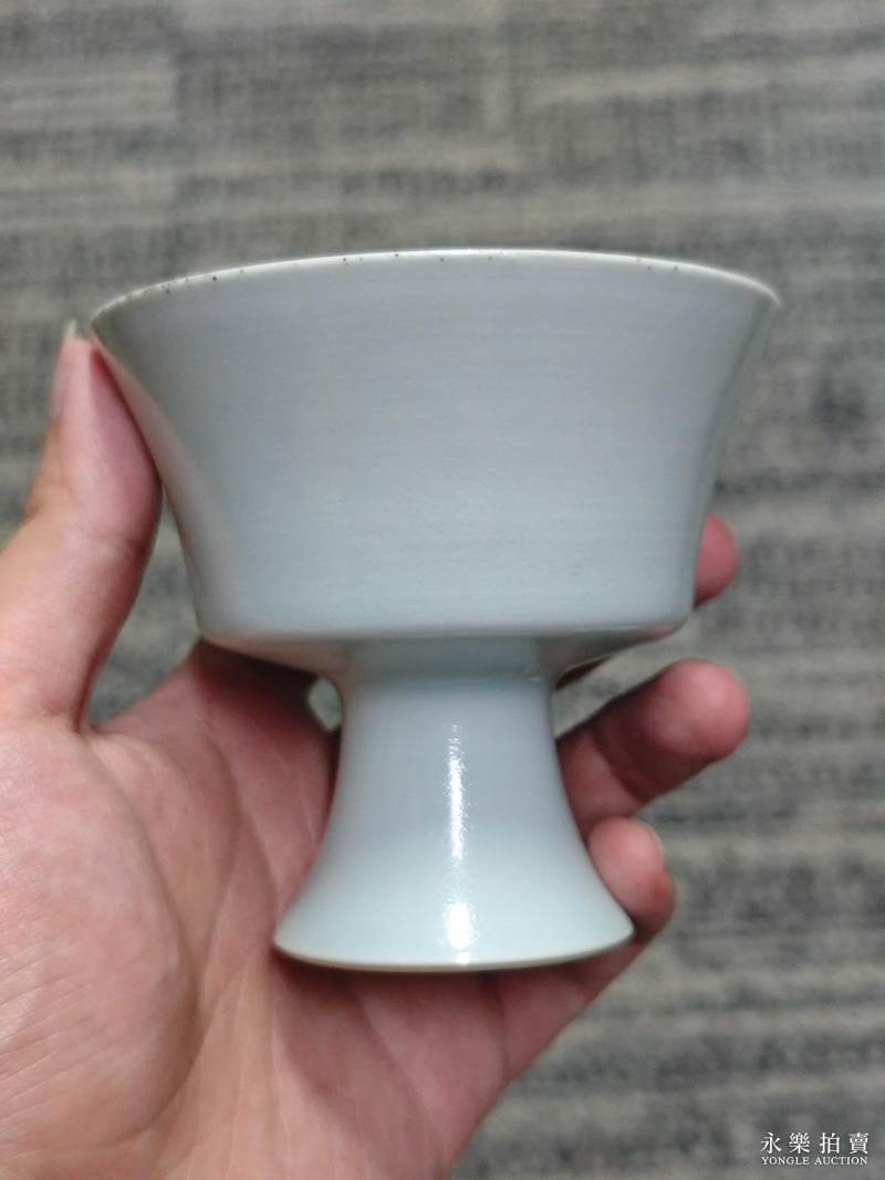 清雍正 仿影青釉凸花穿花凤纹高足杯 - 图9
