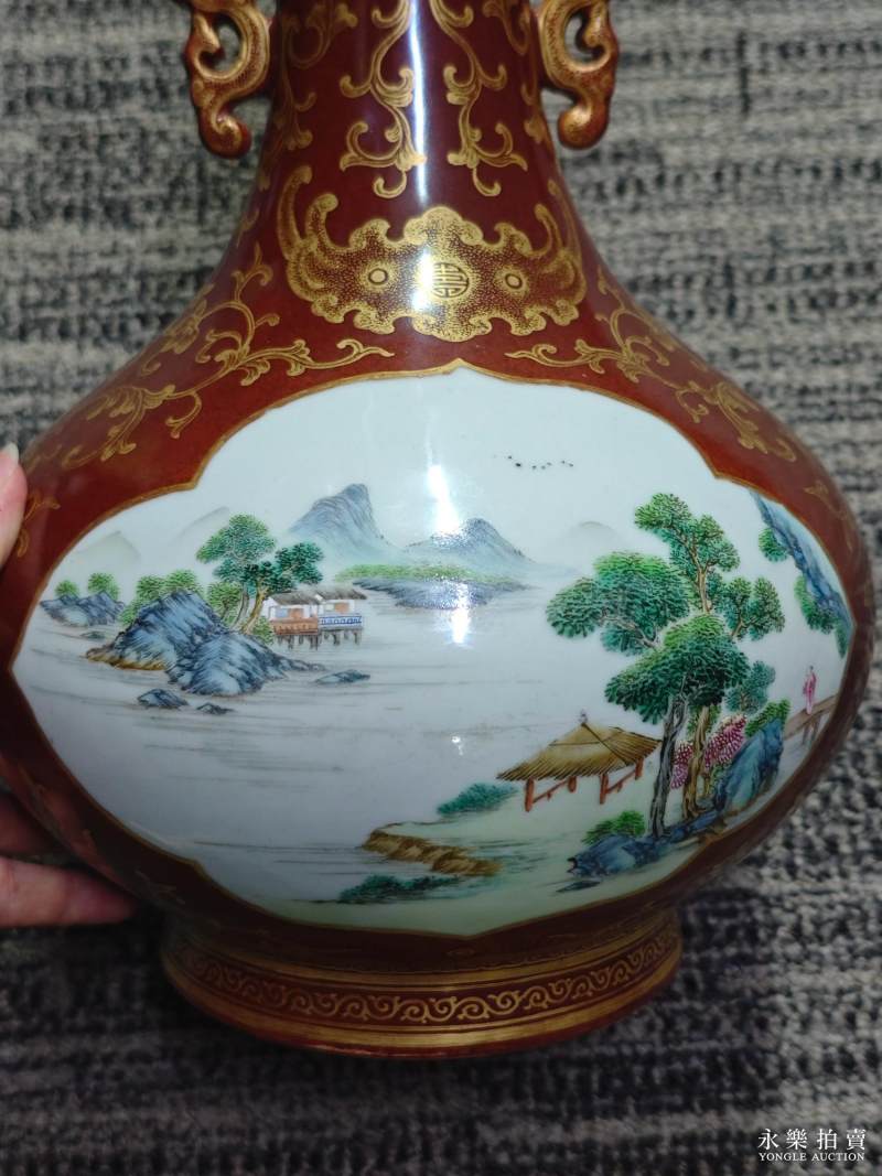 清乾隆 酱釉描金粉彩开光山水图双龙耳瓶 - 图8