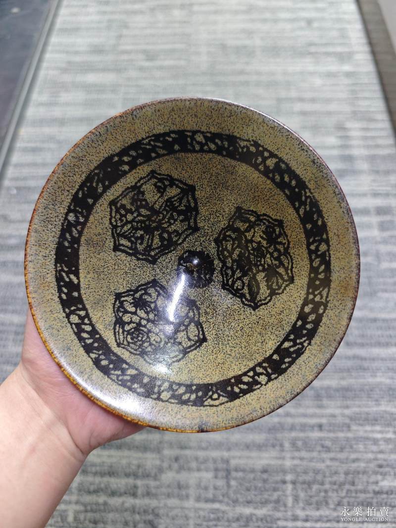 明 褐釉剪纸贴花福禄寿斗笠盏 - 图3