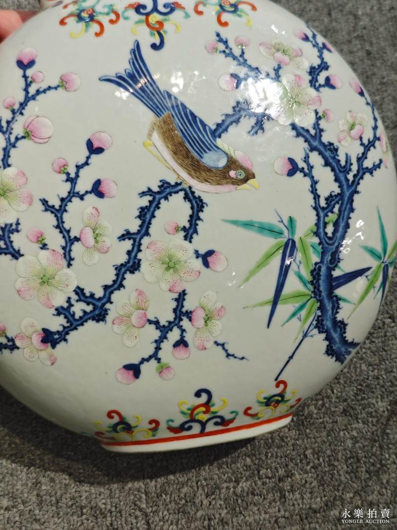 清乾隆 御制青花加彩梅雀报喜图扁壶 - 图9
