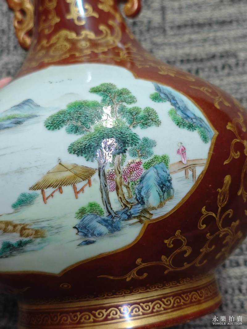 清乾隆 酱釉描金粉彩开光山水图双龙耳瓶 - 图9