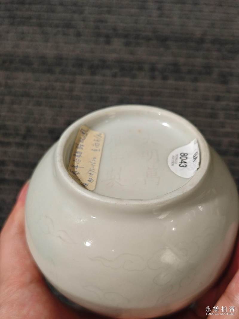 明万历 甜白釉暗刻云凤纹玉壶春瓶 - 图12