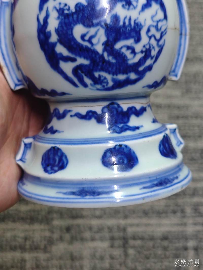 明成化 青花龙纹出戟花觚 - 图7