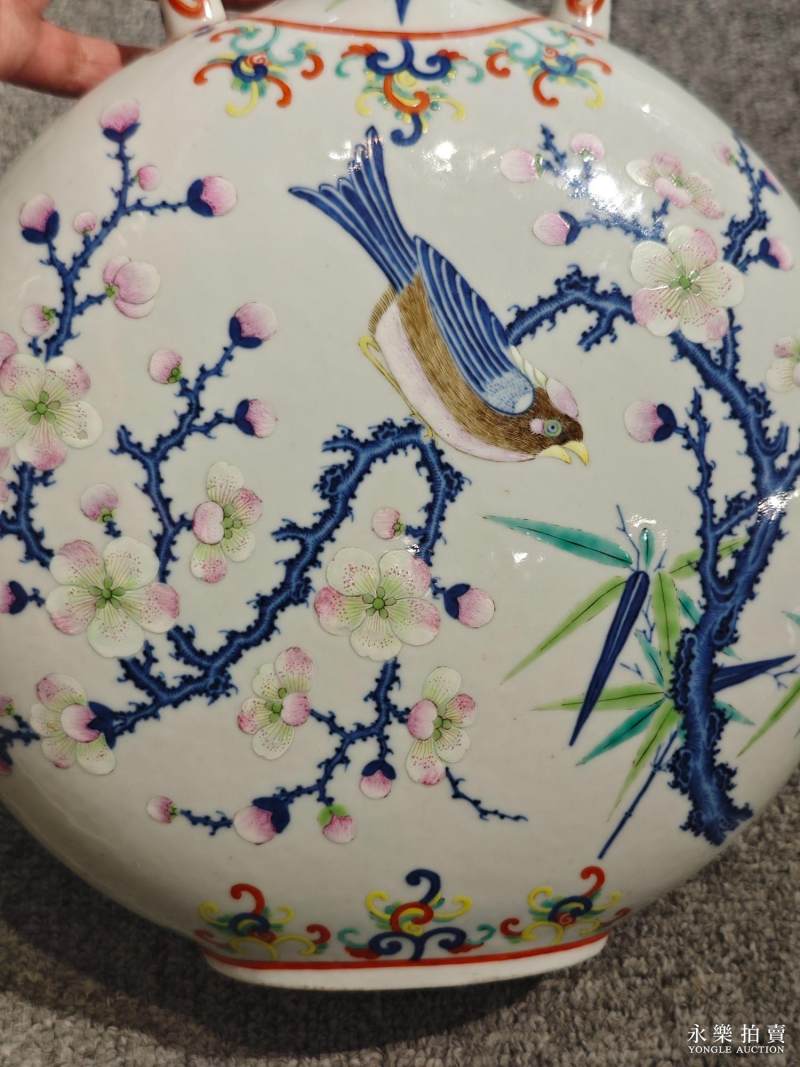 清乾隆 御制青花加彩梅雀报喜图扁壶 - 图11