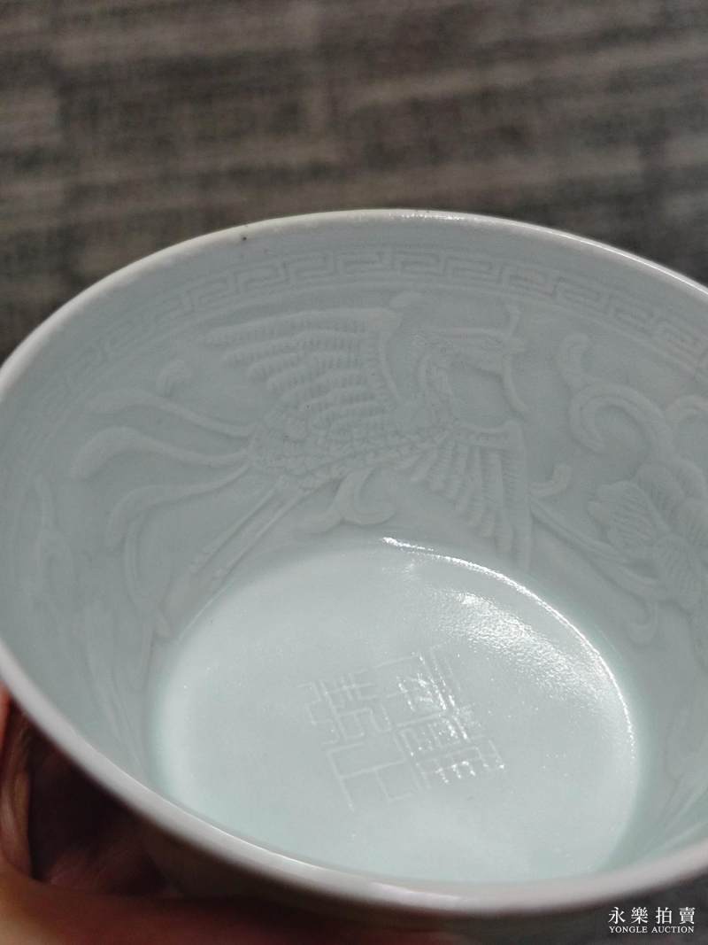 清雍正 仿影青釉凸花穿花凤纹高足杯 - 图12