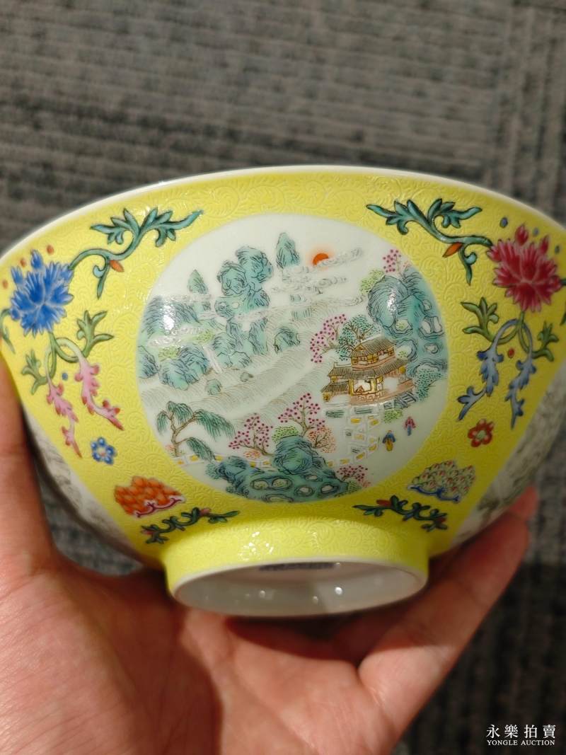 清道光 黄地轧道洋彩花卉开光山水人物纹碗 （一对） - 图11