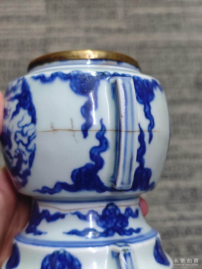 明成化 青花龙纹出戟花觚 - 图10
