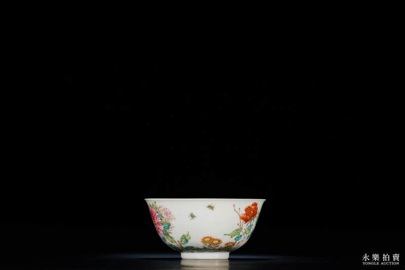清雍正 粉彩蜜蜂牡丹纹碗 - 图3