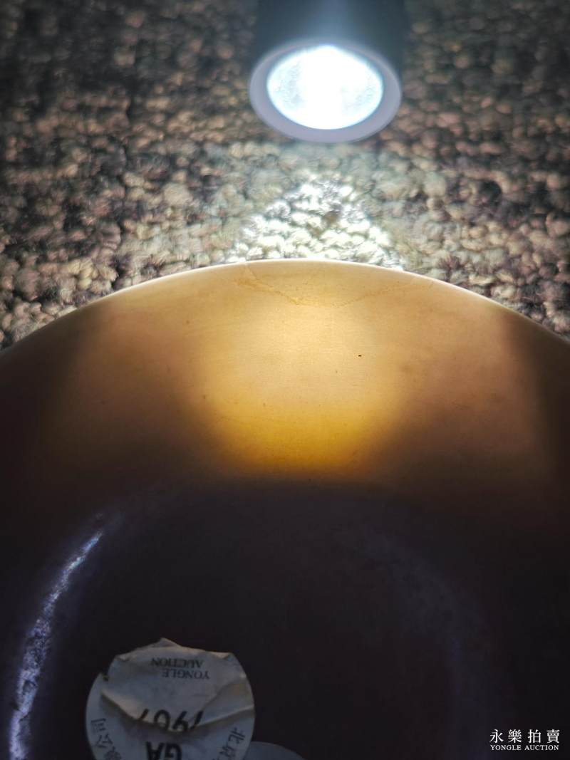 清雍正 茄皮紫釉暗刻缠枝石榴花纹盘 - 图7