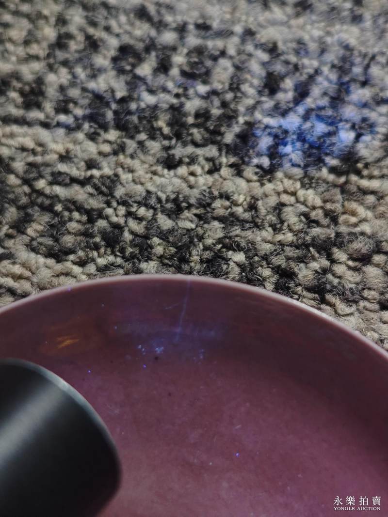 清雍正 茄皮紫釉暗刻缠枝石榴花纹盘 - 图8