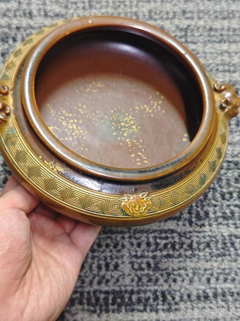 清 仿古铜釉描金回纹铺首耳炉 - 图9