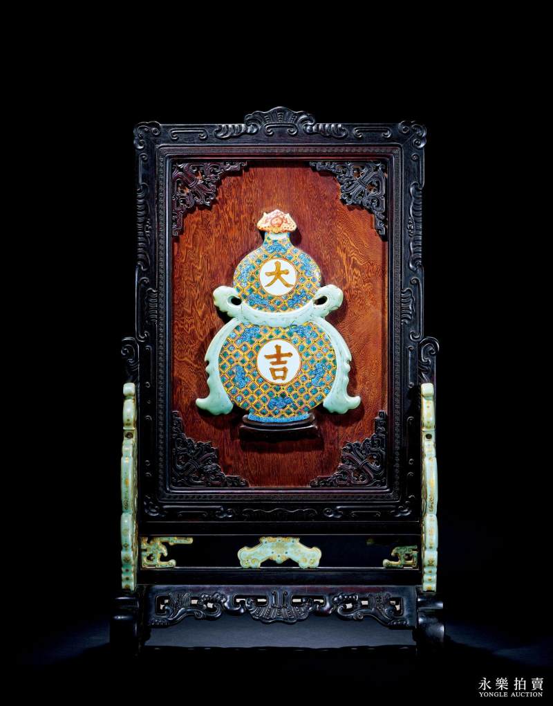 清乾隆 御制紫檀镶瓷粉青釉描金洋彩「五瑞大吉」葫芦式桌屏 - 图2