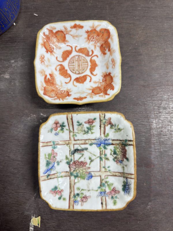 清 粉彩草虫纹高足碟、矾红福寿纹高足碟 - 图16
