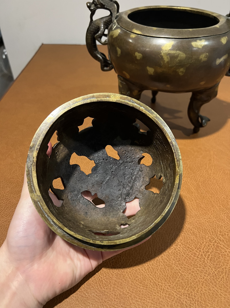 清乾隆 铜点金螭龙耳熏炉 - 图6
