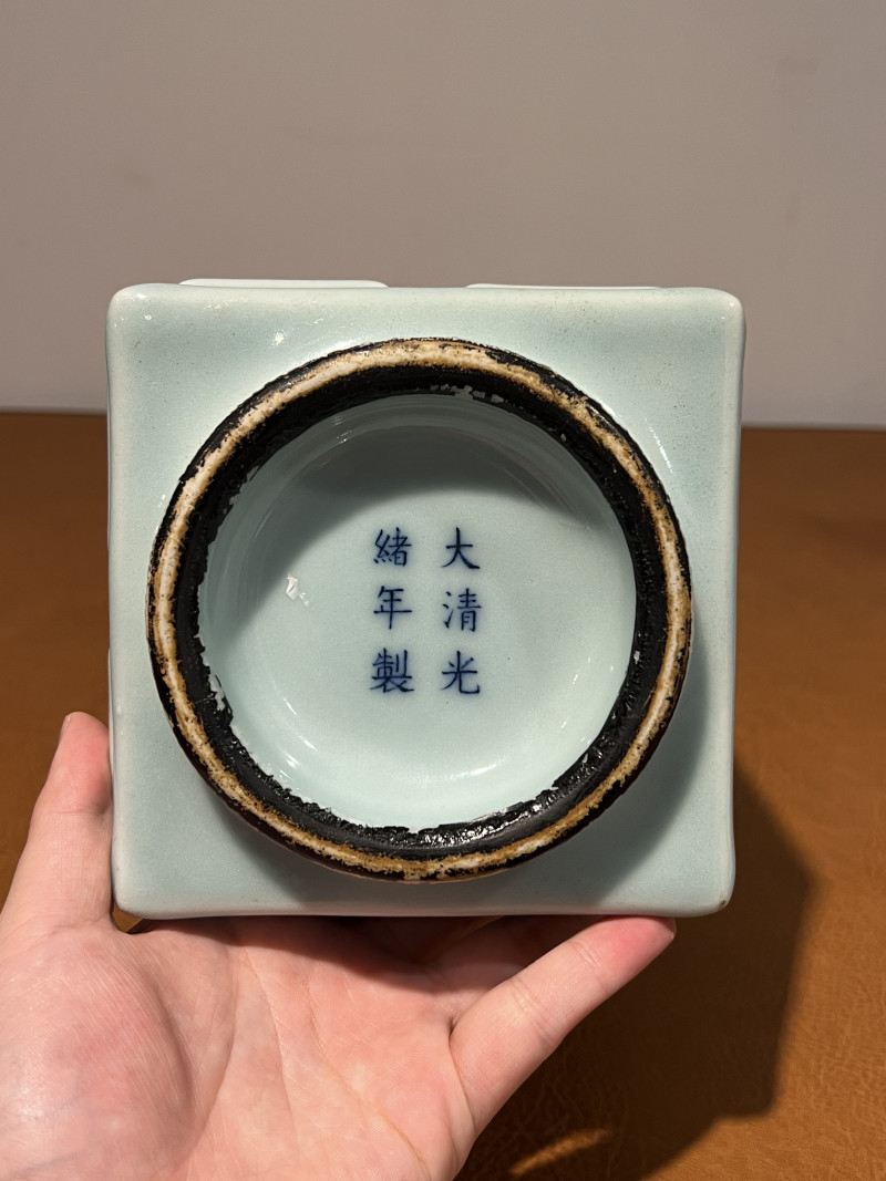 清光绪 粉青釉琮式瓶 - 图8