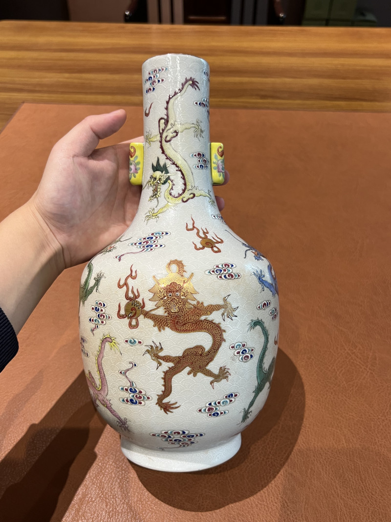 清咸丰 粉彩轧道龙纹双耳瓶 - 图6
