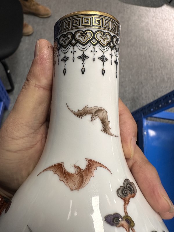 民国 珐琅彩福至心灵图瓶 - 图8