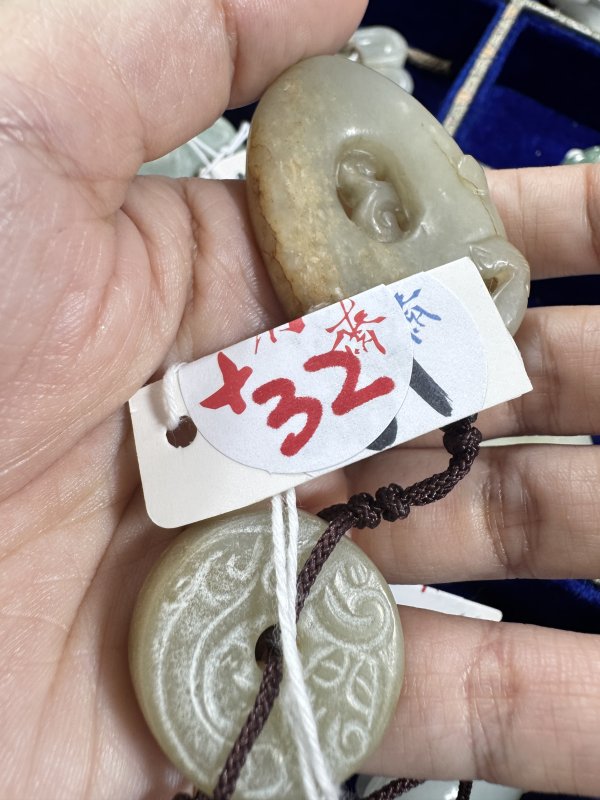明 玉螭龙纹璧、玉螭龙鸡心佩多宝串 - 图3
