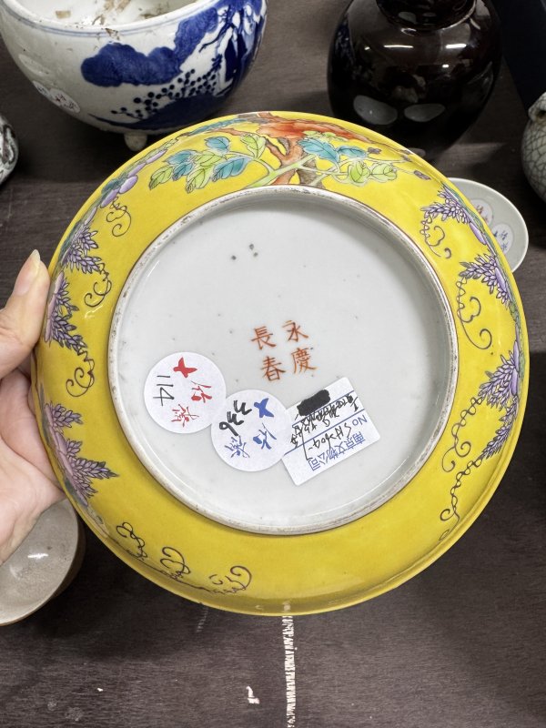 清 黄地粉彩花鸟纹盘 - 图11