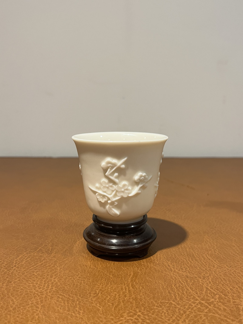 十七世纪 德化模印梅花纹仰钟杯 - 图2