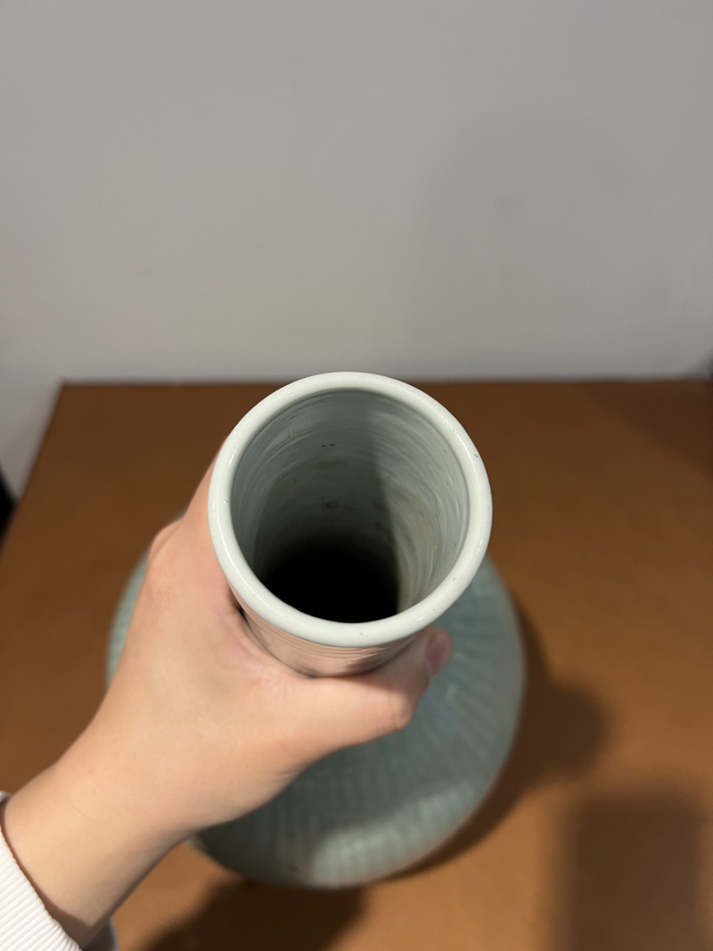 清乾隆 粉青釉暗刻竹节八卦纹胆瓶 - 图6