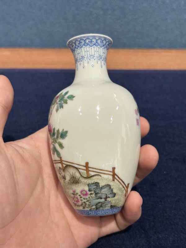 民国 珐琅彩猫迎落花薄胎瓶 - 图4